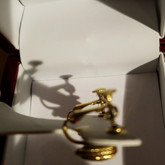 Vintage Earrings - Picture 2 of 3